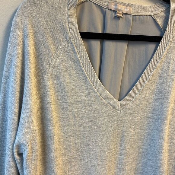 Banana Republic large Gray V-Neck Women's Sweater Merino wool blend - Picture 3 of 5